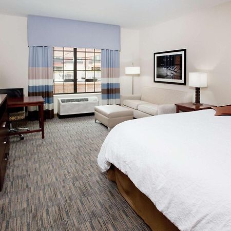 Hampton Inn & Suites Chapel Hill/Carrboro Екстериор снимка