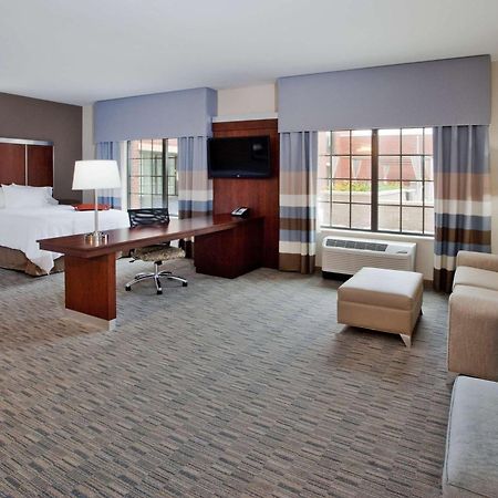 Hampton Inn & Suites Chapel Hill/Carrboro Екстериор снимка